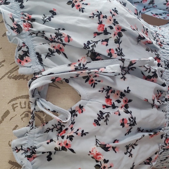 No Boundaries Junior Off the Shoulder Blouse - Picture 2 of 6